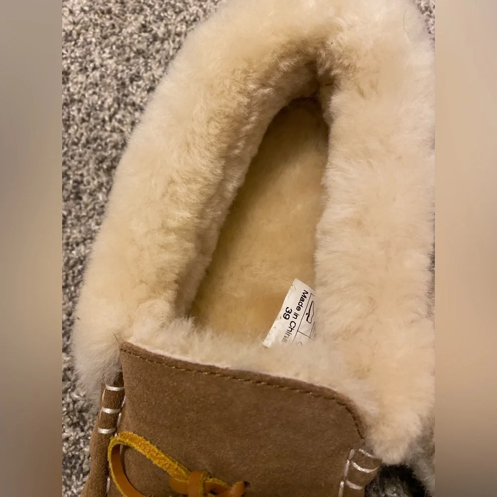 Slippers - Picture 7 of 9